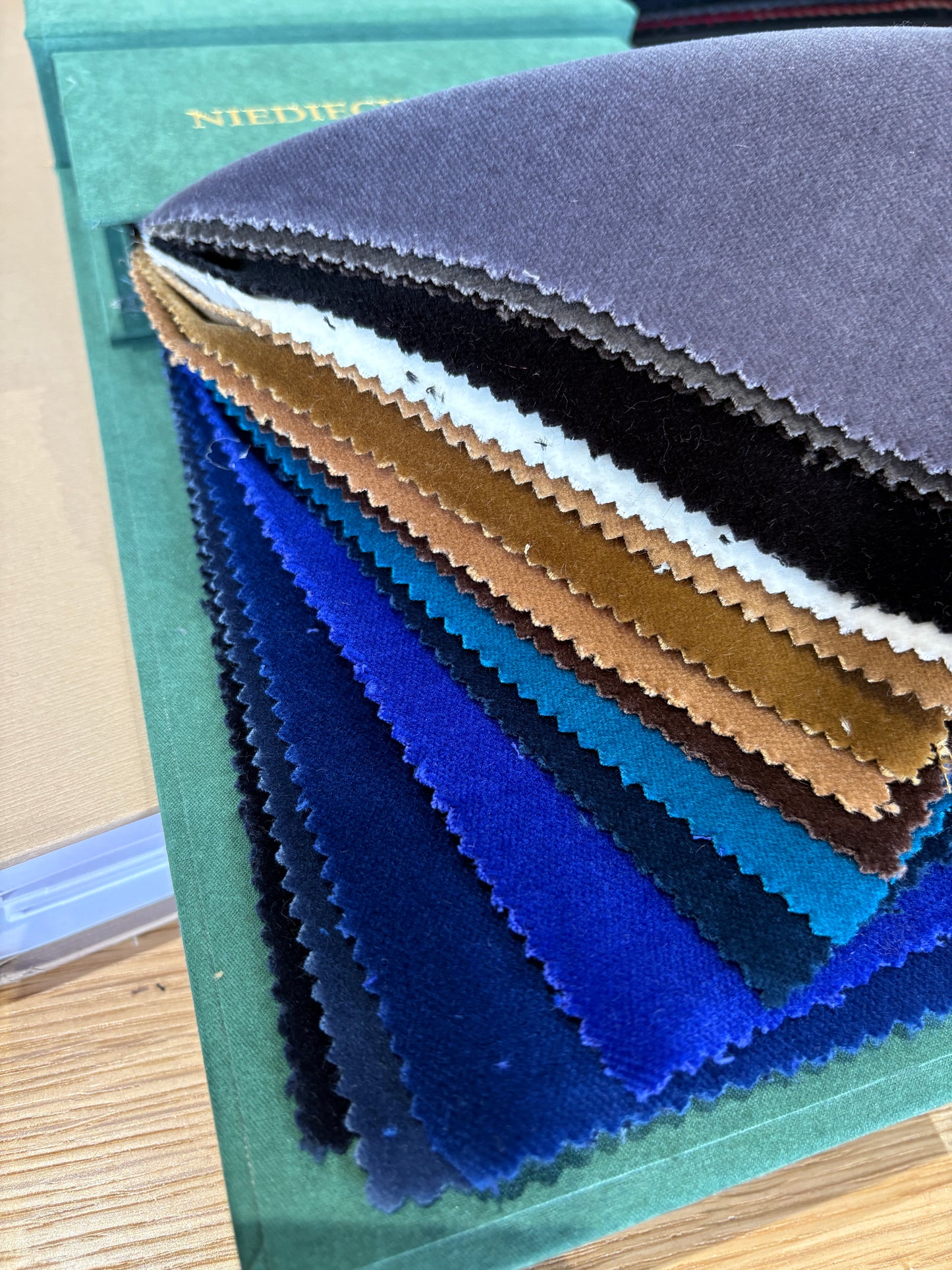 Book Fobes - Niedieck Velour II